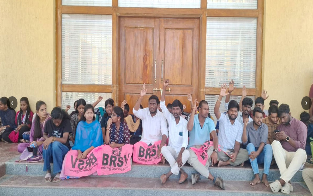 ఎంజీయూ ఫ‌స్ట్ సెమిస్ట‌ర్ ప‌రీక్ష‌లు వాయిదా వేయాల‌ని బీఆర్ఎస్‌వీ ఆందోళ‌న‌