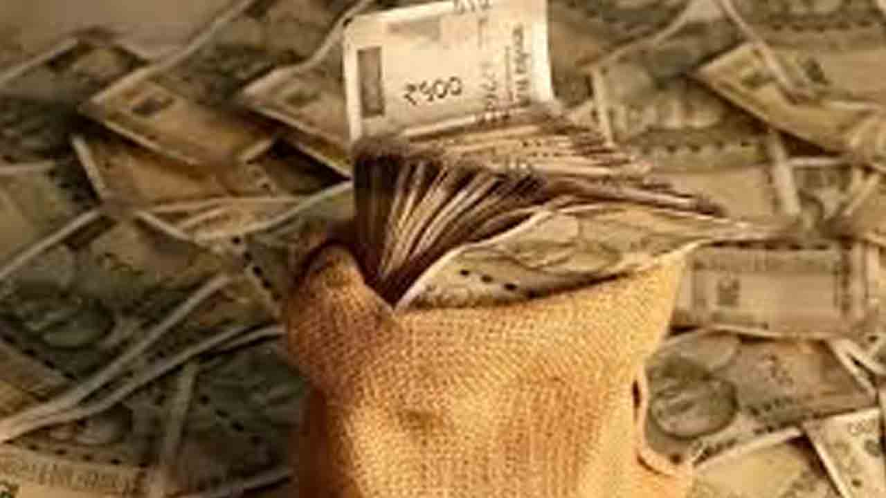 మూడే రోజుల్లో 20 కోట్లు వసూలు.. ఏండ్ల బకాయిలు చెల్లించిన నాయకులు