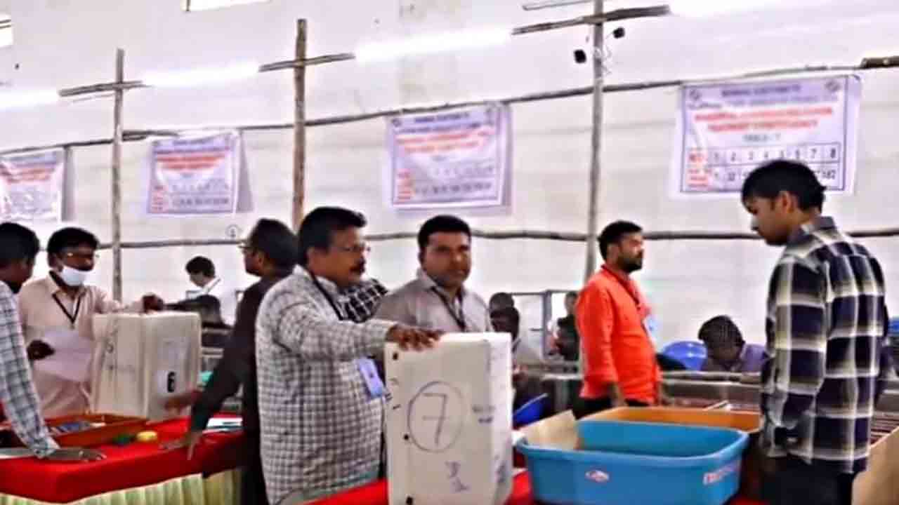 హోరాహోరీ.. స్వల్ప తేడాతో చేజారి!