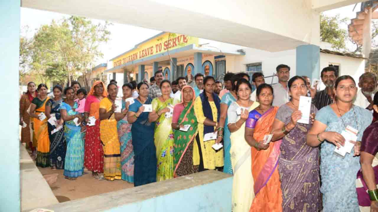 Municipal Elections | 11 గంటల వరకు 28.48 శాతం పోలింగ్ నమోదు .. టాప్‌లో ఐజా మున్సిపాలిటీ!.