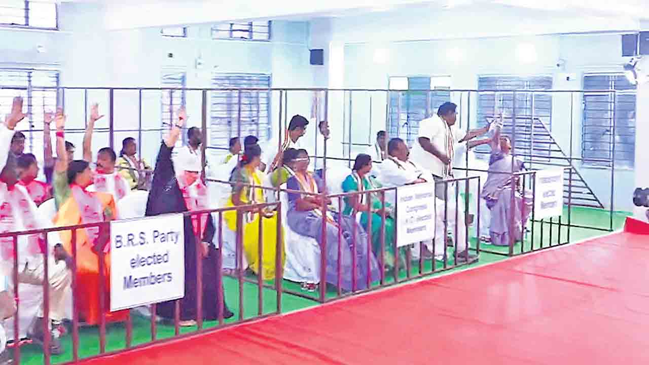 పీఠాల కోసమే పితలాటకం