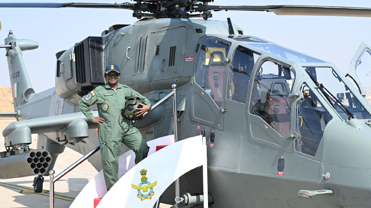 President Murmu: ప్ర‌చండ్ హెలికాప్ట‌ర్‌లో విహ‌రించిన రాష్ట్ర‌ప‌తి ముర్ము