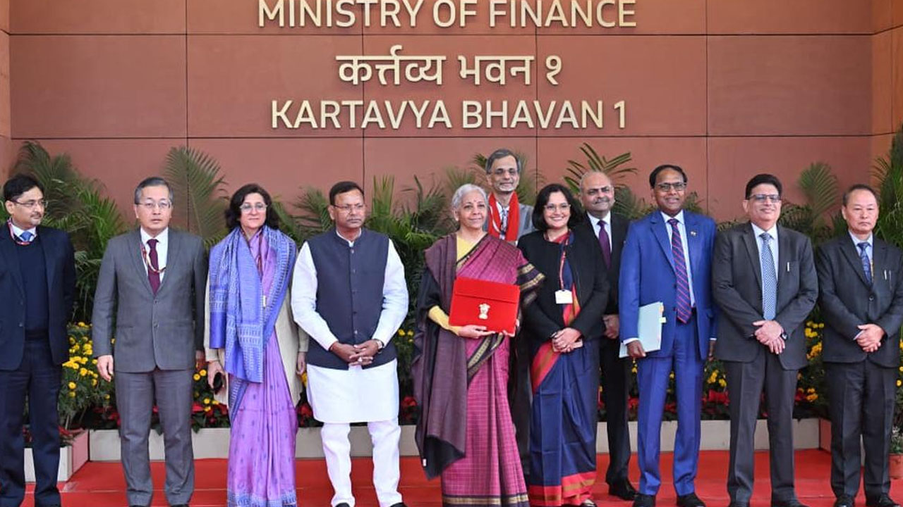 Nirmala Sitharaman: 9వ సారి బ‌డ్జెట్‌ను ప్ర‌వేశ‌పెట్ట‌నున్న మంత్రి నిర్మ‌లా సీతారామ‌న్