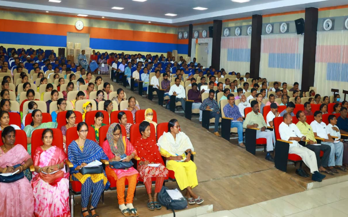 Municipal Elections : పీఓ, ఏపీఓలు సమర్థవంతంగా విధులు నిర్వహించాలి : కలెక్టర్ బి.చంద్రశేఖర్