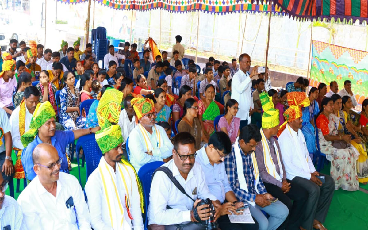 'సంత్ సేవాలాల్ మహారాజ్‌ను ఆదర్శంగా తీసుకోవాలి'