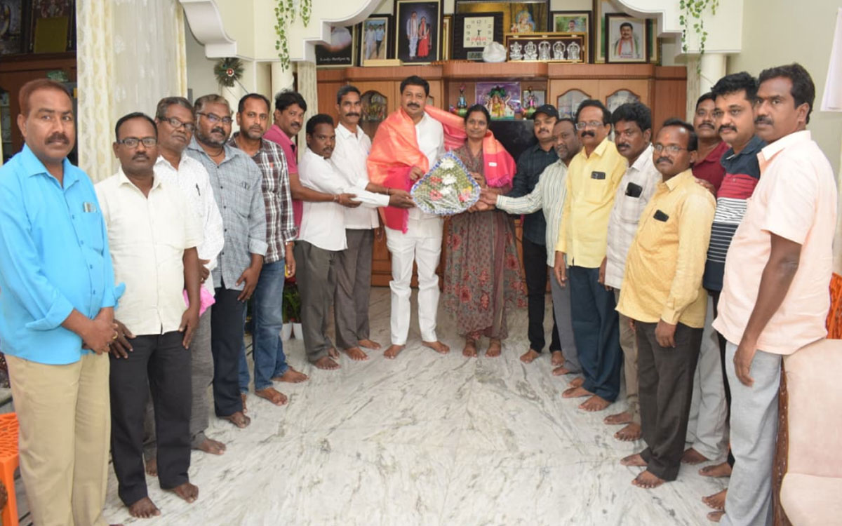 ‘జ‌ర్న‌లిస్టుల‌కు ఇండ్ల స్థ‌లాలు ఇప్పించేందుకు కృషి’