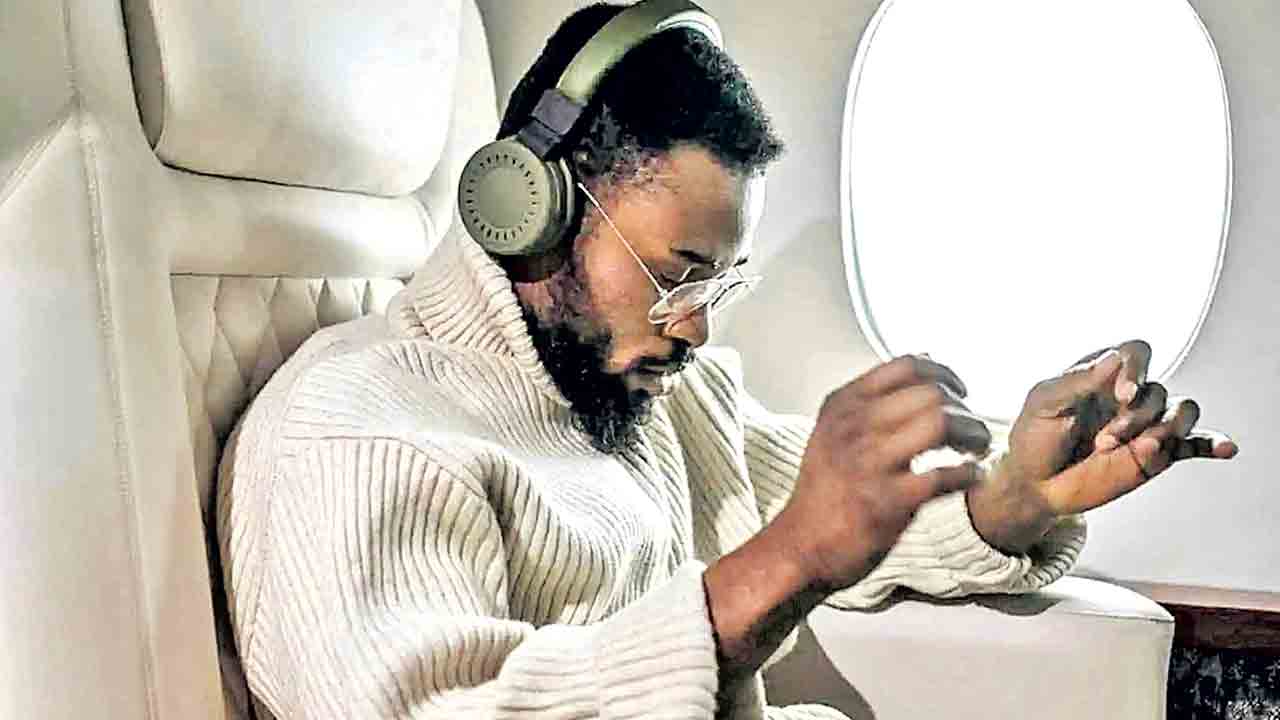 విమానాల్లో బిగ్గరగా సంగీతం.. ప్రయాణికులపై చర్యలు తప్పవు