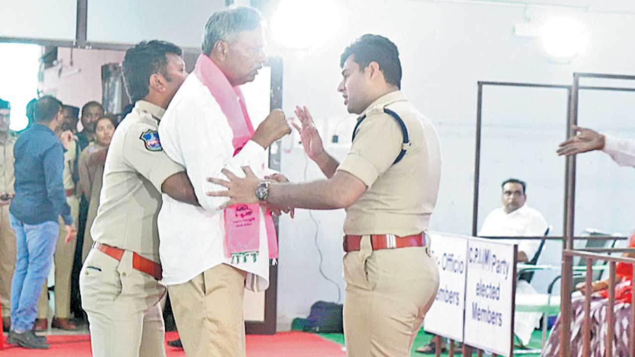 జనగామలో కాంగ్రెస్‌ ‘దాదాగిరి’