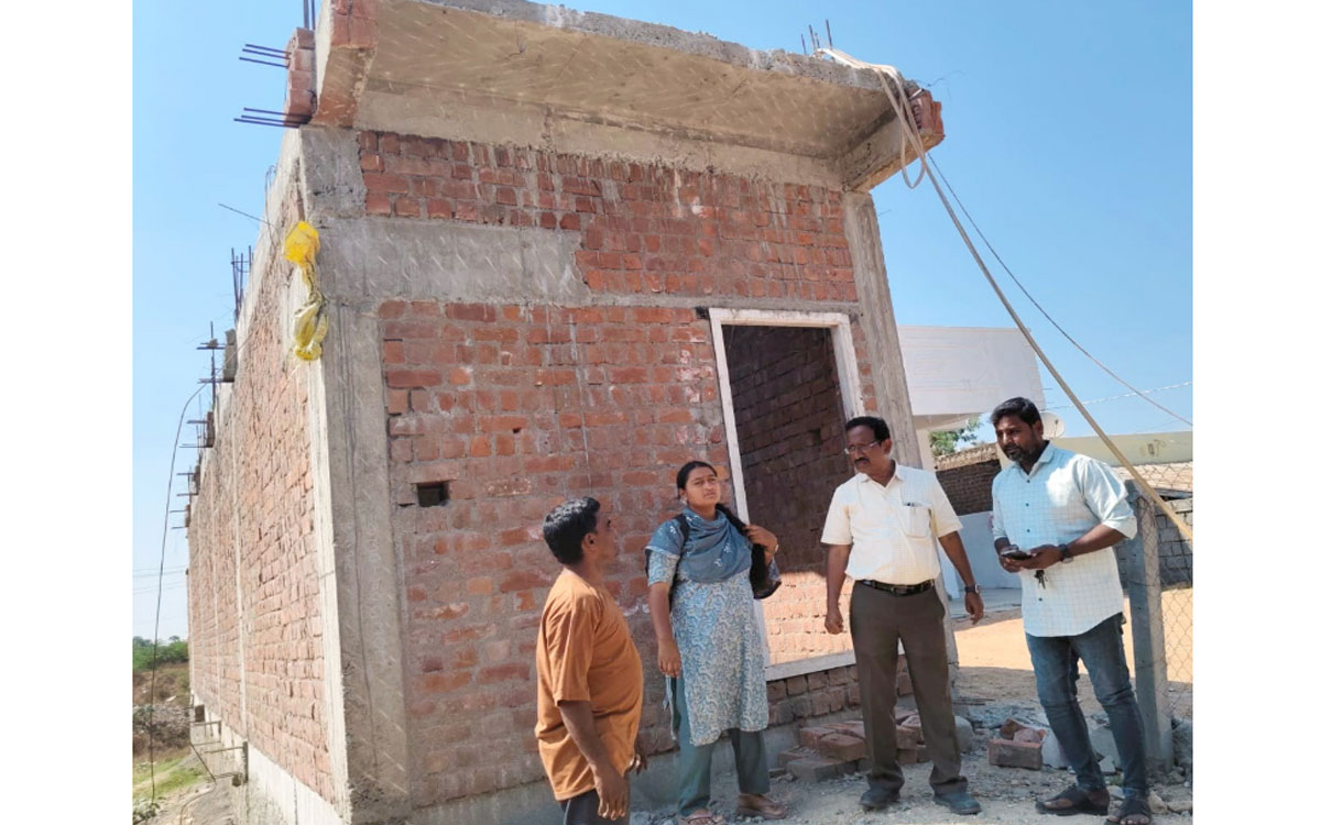 ‘ఇందిరమ్మ ఇండ్ల నిర్మాణం వేగవంతం చేయాలి’