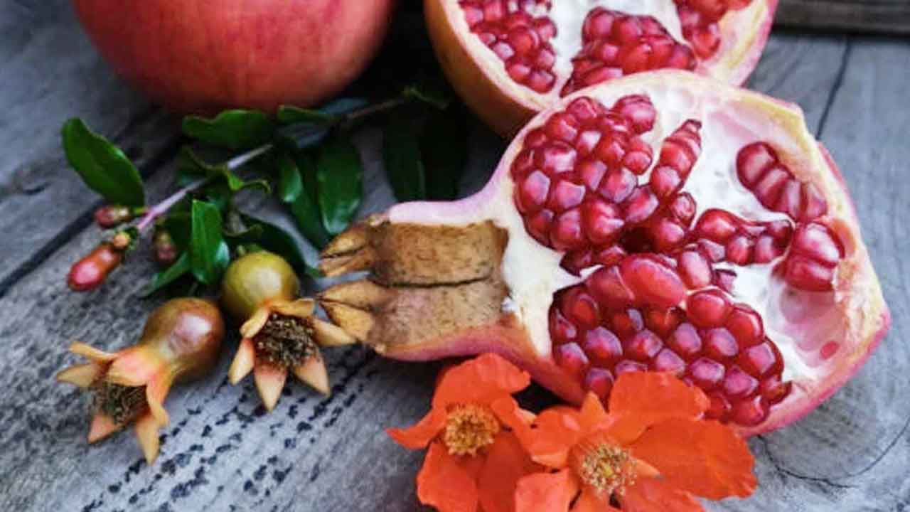 Pomegranate | ఈ అనారోగ్య స‌మ‌స్య‌లు ఉన్న‌వారు దానిమ్మ పండ్ల‌ను అస‌లు తిన‌కూడ‌దు..