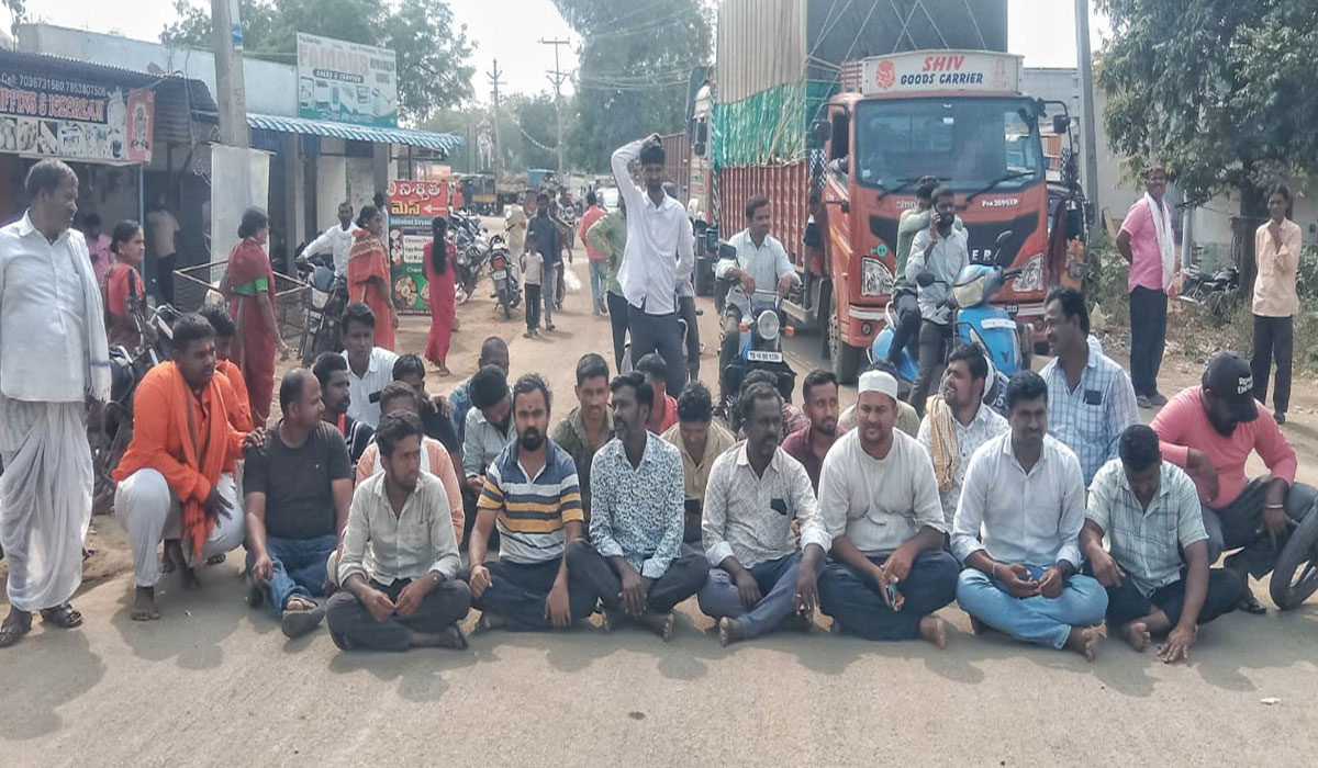 Pothangal | మంజీర నుండి ఇసుక అనుమతి ఇవ్వాలని ట్రాక్టర్ యజమానుల ఆందోళన