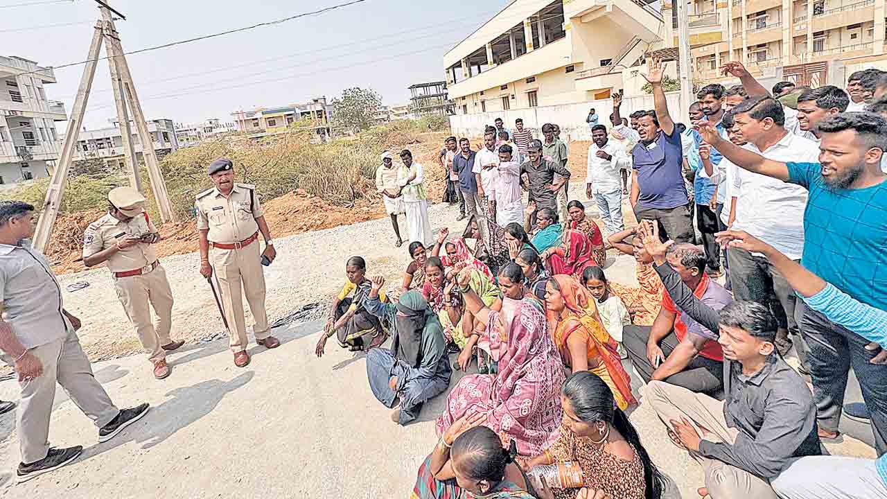 కాంగ్రెస్‌లో అంతర్గత కుమ్ములాటలు.. తిరగబడ్డ కౌన్సిలర్లు, కార్యకర్తలు
