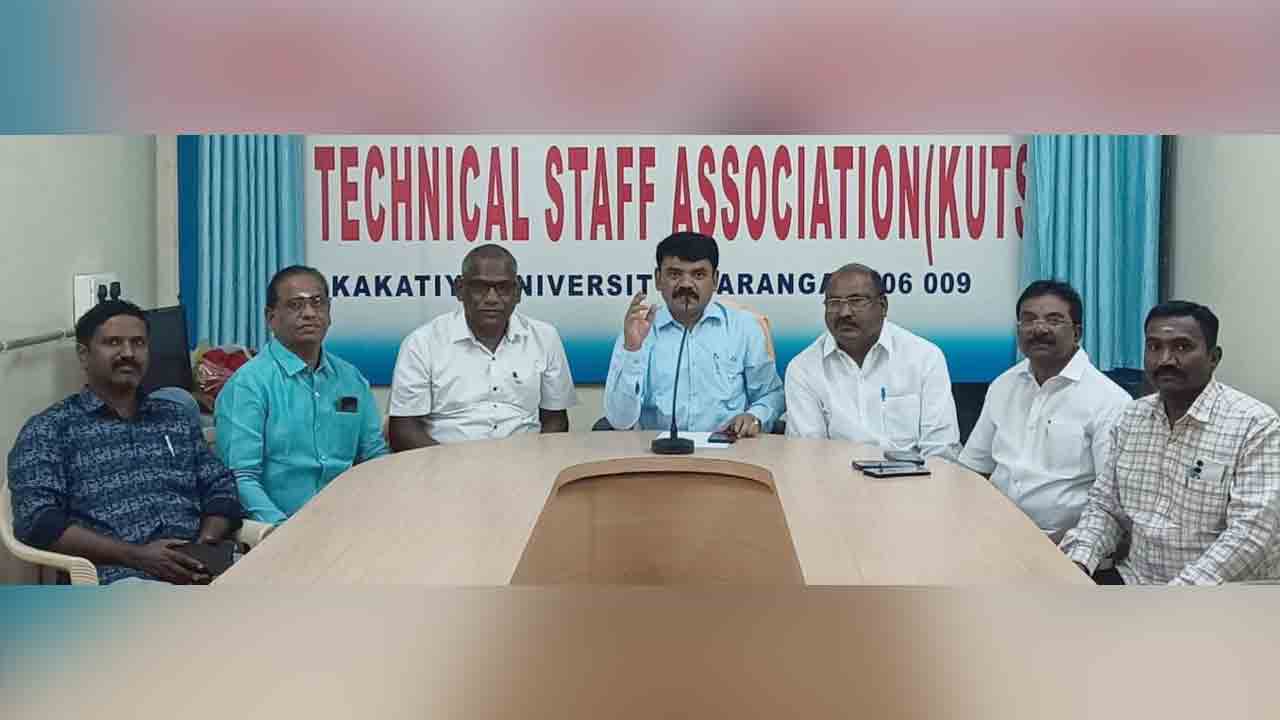 Union budget | కేంద్ర బడ్జెట్‌ కార్మికులు, ఉద్యోగుల పాలిట శాపం : పుల్లా శ్రీనివాస్