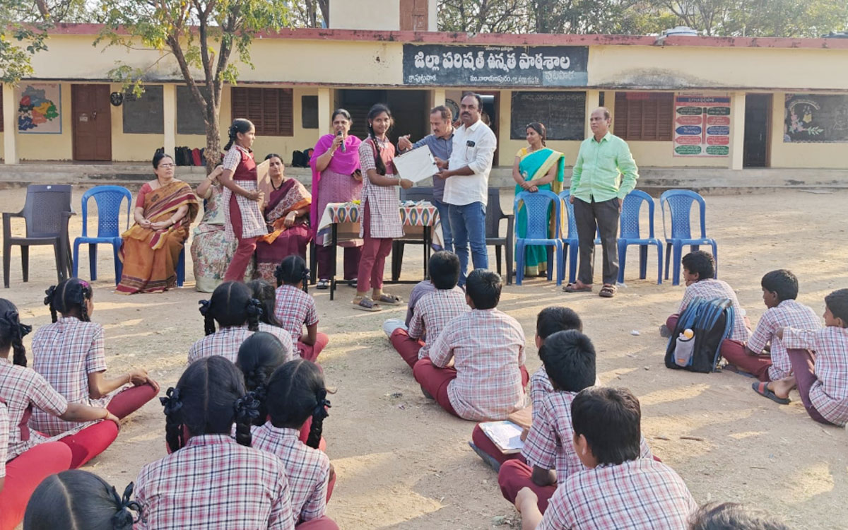 పుట్ట‌పాక‌ జ‌డ్పీహెచ్ఎస్‌లో ఘనంగా ఆంగ్ల భాషా దినోత్సవం
