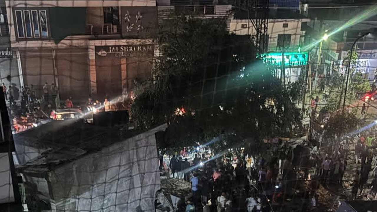 రాజస్థాన్‌లో కూలిన మూడంతస్థుల భవనం.. ఇద్దరు మృతి.. కొనసాగుతున్న సహాయ చర్యలు