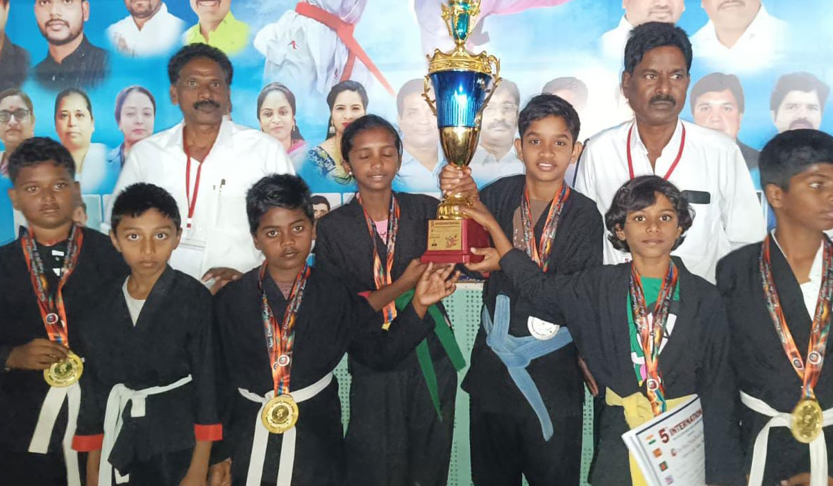 GodavariKhani | అరుదైన రికార్డు సాధించిన అంతర్జాతీయ స్థాయి కరాటే పోటీల్లో గోదావరిఖని విద్యార్థులు