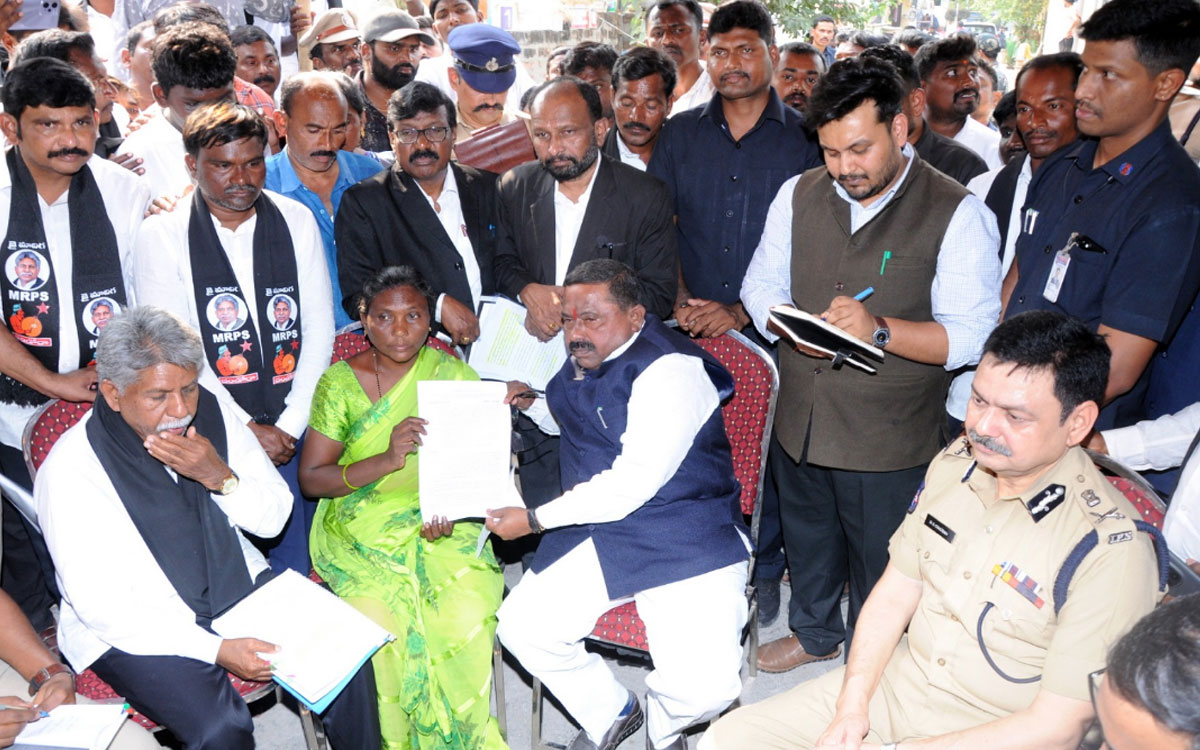 'రాజేశ్ మృతిపై అధికారులు జ‌వాబివ్వ‌క‌పోతే ఆరు నెల‌లు జైలుకే'