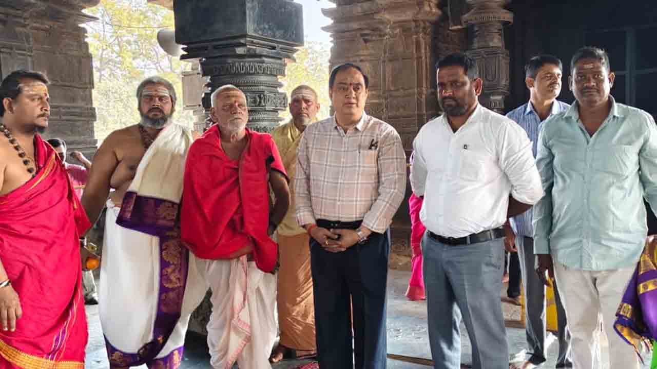 Thousand Pillar Temple | వేయిస్తంభాల దేవాలయంలో మహాశివరాత్రి ఏర్పాట్లను పరిశీలించిన రామకృష్ణారావు