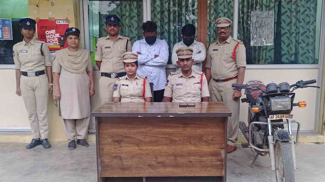 Rayapole | గాంధీ విగ్రహం ధ్వంసం కేసులో ఇద్దరి అరెస్ట్..!