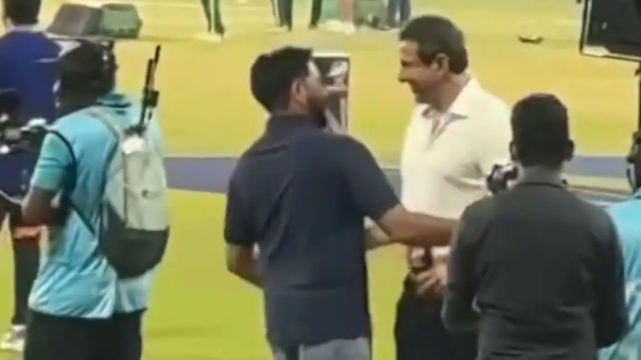 Rohit Sharma: వ‌సీం అక్ర‌మ్‌ను హ‌త్తుకున్న రోహిత్ శ‌ర్మ‌.. వీడియో