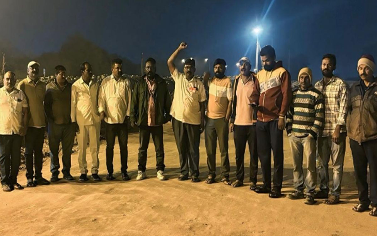 సమ్మెలో పాల్గొన్న అఖిలపక్ష జేఏసీ కార్మిక సంఘం నాయకులు