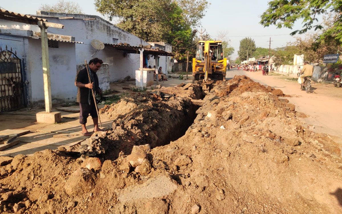 రుద్రంపూర్‌లో పైప్‌లైన్ పేరిట ఇష్టానుసారంగా రోడ్డు తవ్వకాలు