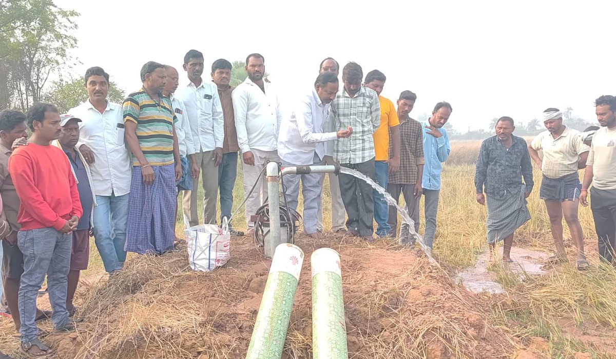 Kalvasrirampur | ఇదులాపూర్‌లో బోర్‌వెల్‌ ప్రారంభం