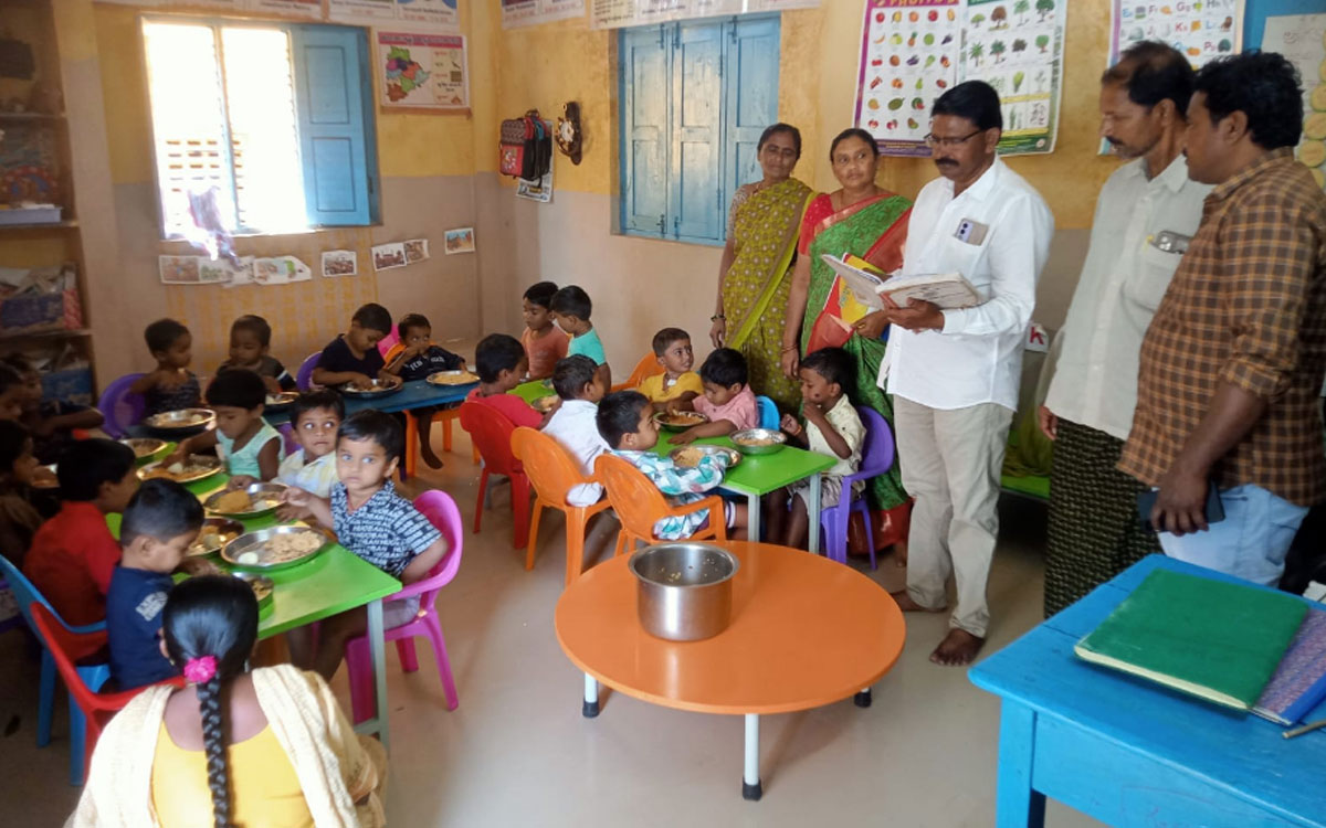 ‘అంగన్‌వాడీ సెంట‌ర్ స‌మ‌స్య‌ల ప‌రిష్కారానికి కృషి’