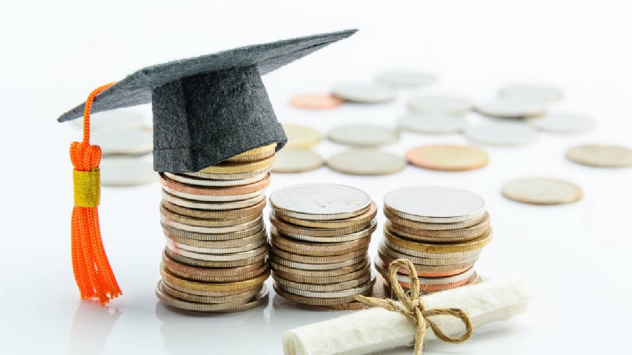 School Fees | యూకేజీ ఫీజు రూ.4 లక్షలు.. షాకైన ఐఐటీ గ్రాడ్యుయేట్.. తన ఫీజుకంటే ఎక్కువంటూ ఫైర్