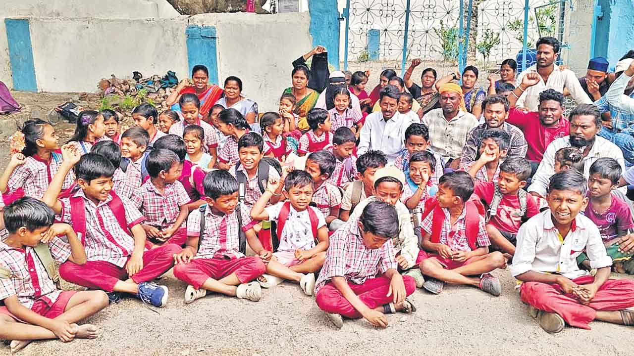 ఉపాధ్యాయుల డిప్యుటేషన్‌ రద్దు చేయాలి