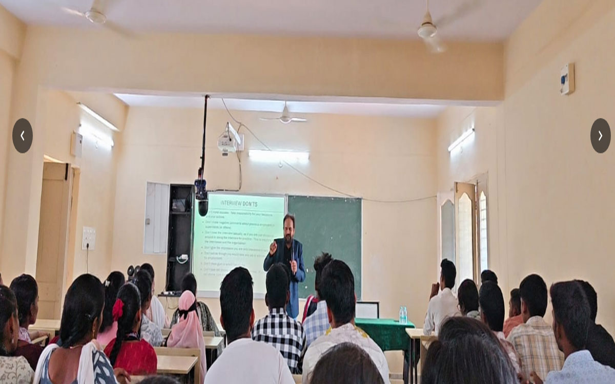 'పోటీ ప్రపంచంలో ఆంగ్ల భాషపై పట్టు అనివార్యం'