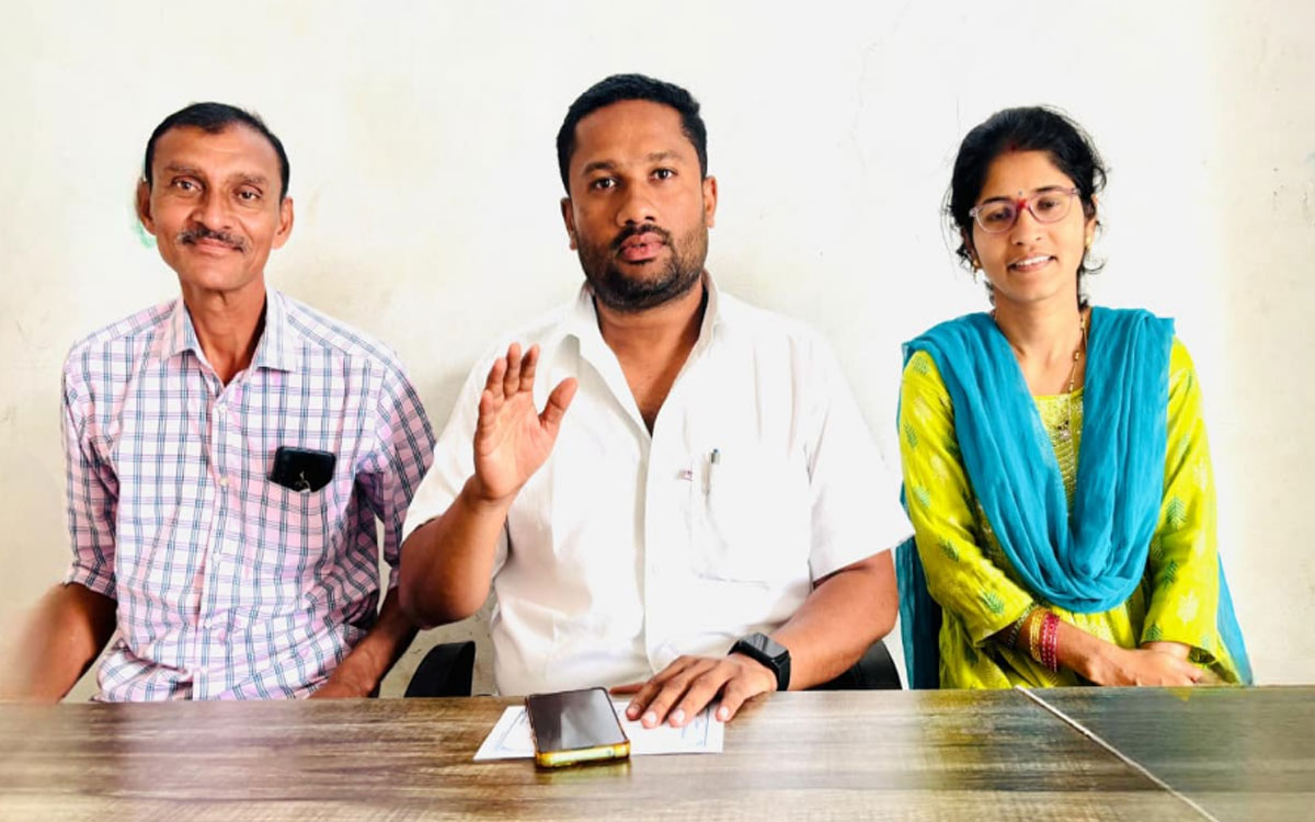 ‘ఔట్ సోర్సింగ్ ఉద్యోగుల సమస్యలు ప‌రిష్క‌రించాలి’