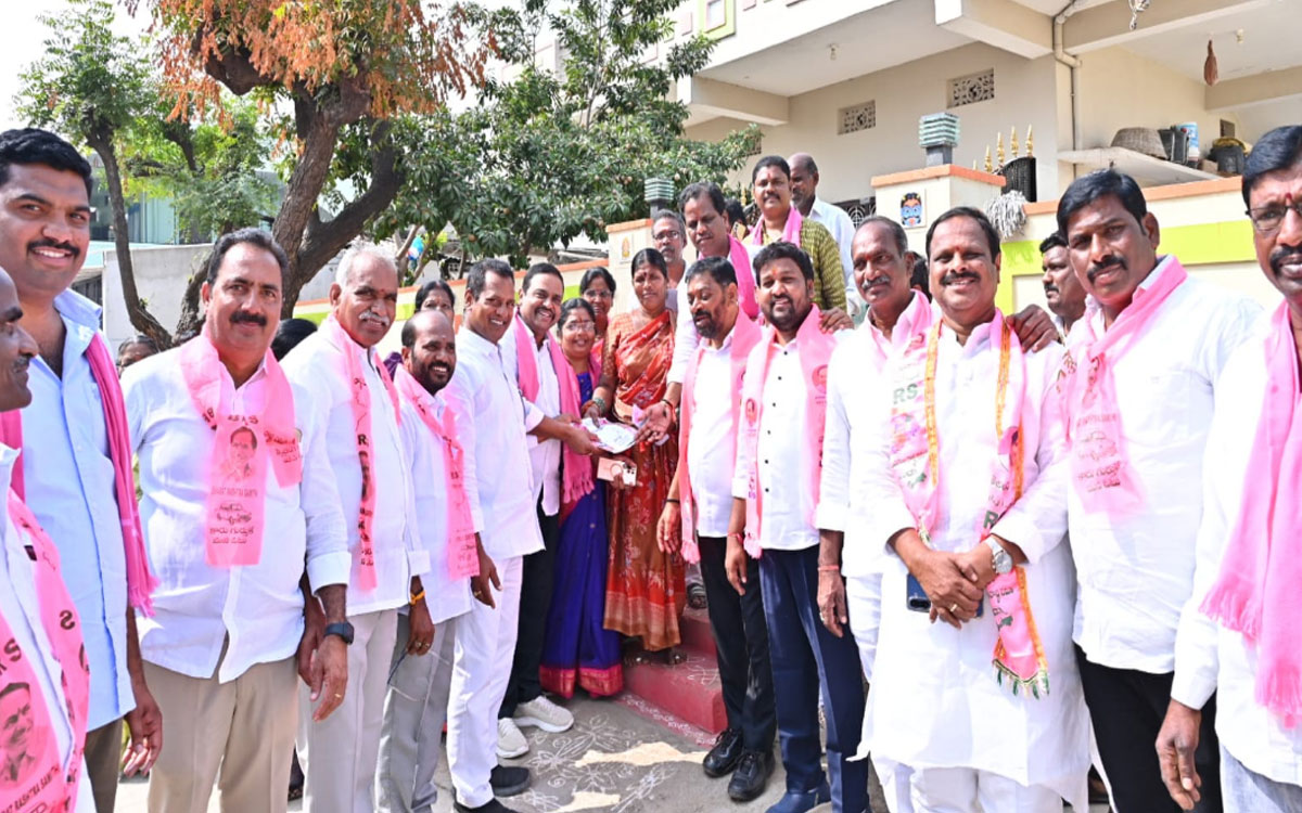 దొంగ హామీలతో కాంగ్రెస్ మోసం : మాజీ ఎమ్మెల్యే పైళ్ల‌ శేఖర్ రెడ్డి