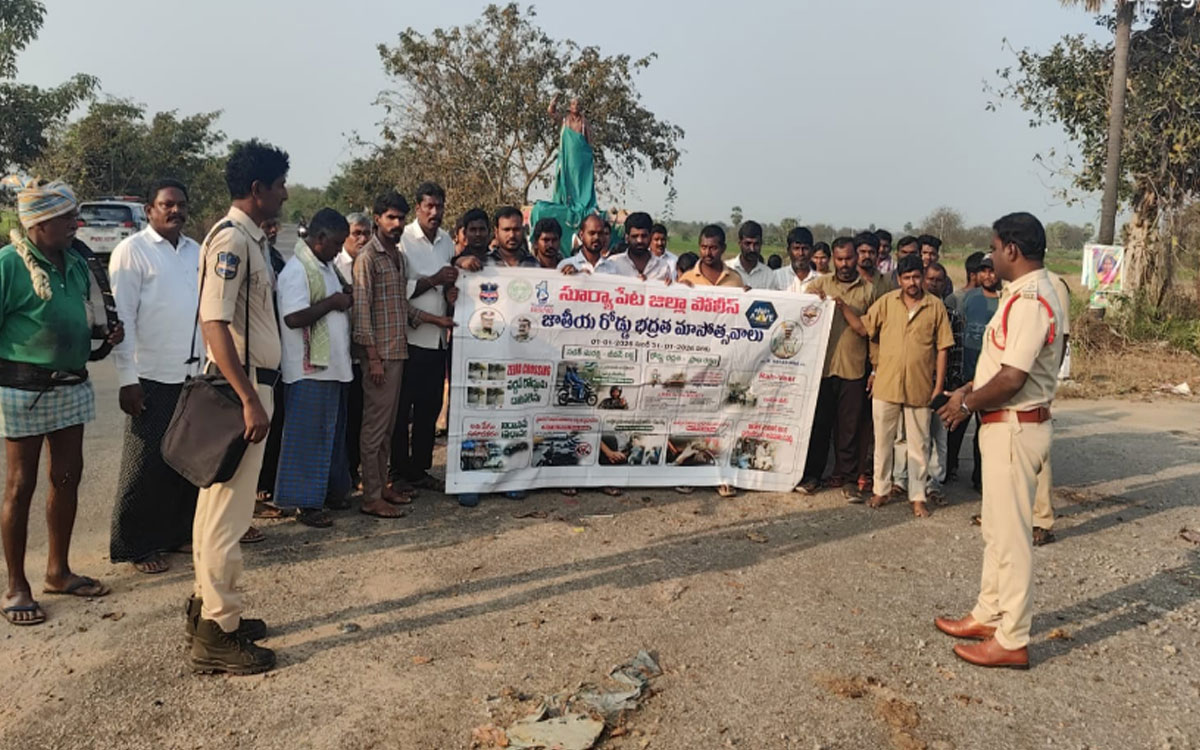 ముంద‌స్తు జాగ్ర‌త్త‌ల‌తో ప్ర‌మాదాల నివార‌ణ : ఎస్ఐ శ్రీ‌కాంత్ గౌడ్‌