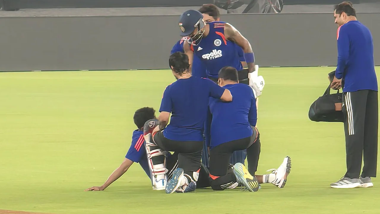 T20 World Cup: ప‌వ‌ర్‌ఫుల్ షాట్ కొట్టిన హార్దిక్ పాండ్యా..  తీవ్రంగా గాయ‌ప‌డ్డ ఇండియ‌న్ బౌల‌ర్‌