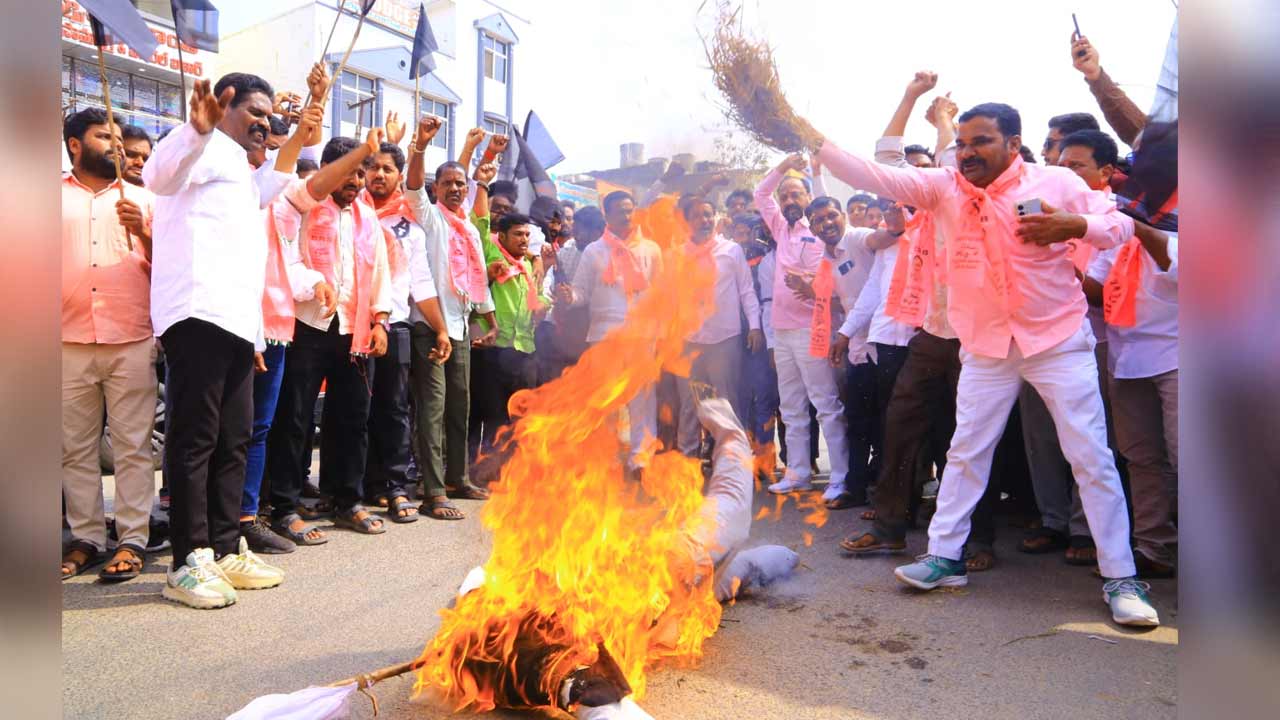 Telangana | ఉద్యమనేత కోసం ఒక్కటైన జనం..! కేసీఆర్‌కు మద్దతుగా వెల్లువెత్తిన నిరసనలు : ఫొటోలు
