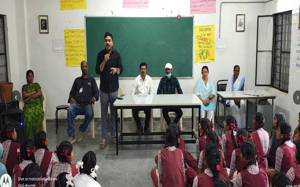 ‘పరీక్షలంటే విద్యార్థులు భయపడొద్దు.. భ‌యం వీడితే జ‌యం మ‌న‌దే’