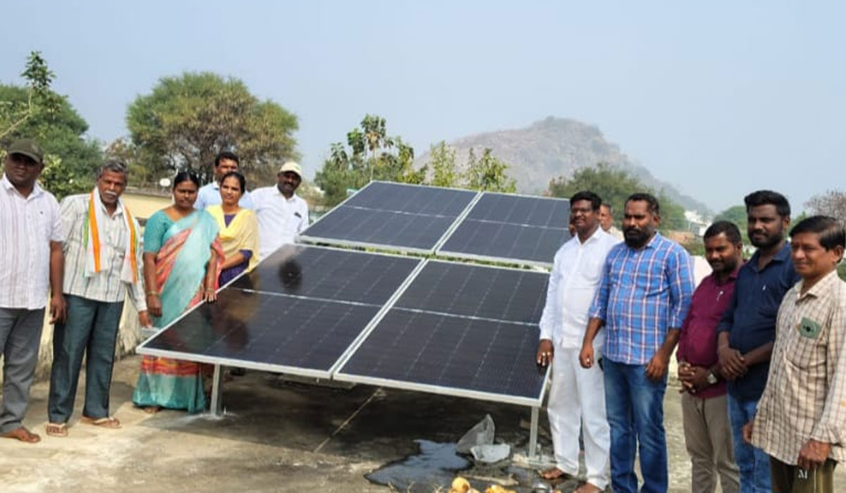 Rekonda | మోడల్ గ్రామం రేకొండలో సోలార్ ప్యానల్ ఏర్పాటు