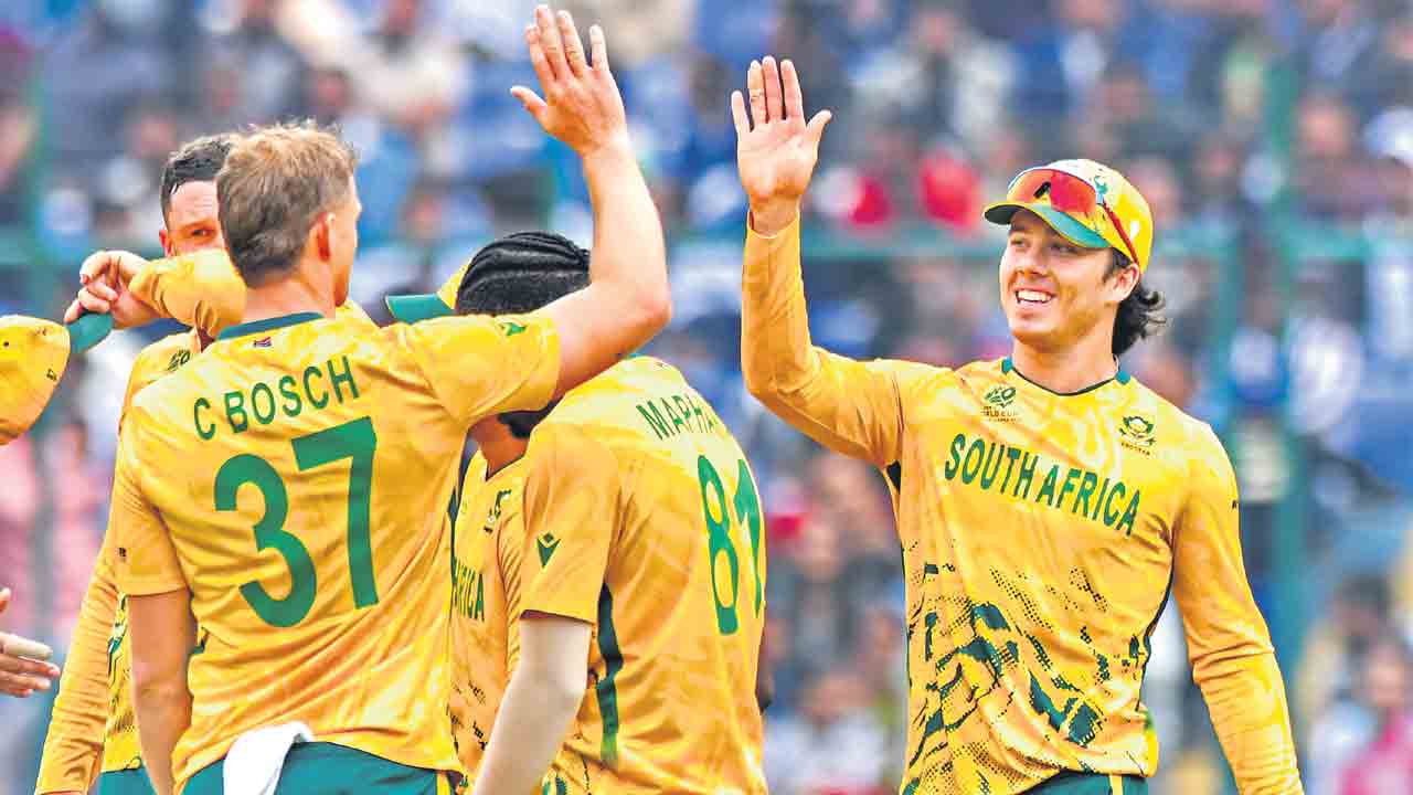 సఫారీలు ఘనంగా..