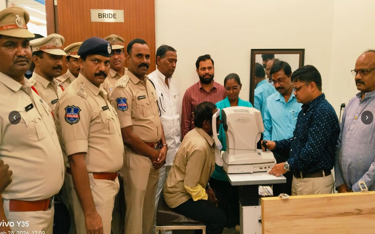 డ్రైవింగ్ వృత్తిలో కంటి చూపు కీలకం : ఎస్పీ న‌ర‌సింహ‌