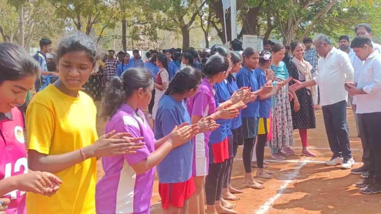 Hanumakonda | క్రీడలో రాణిస్తే మంచి భవిష్యత్తు : అజీజ్‌ ఖాన్‌