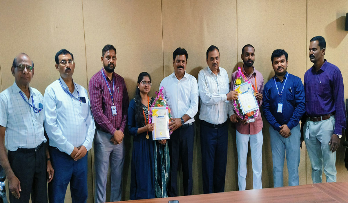 Sri Chaitanya | శ్రీ చైతన్య ఇంజనీరింగ్ విద్యార్థులకు బంగారు పథకాలు