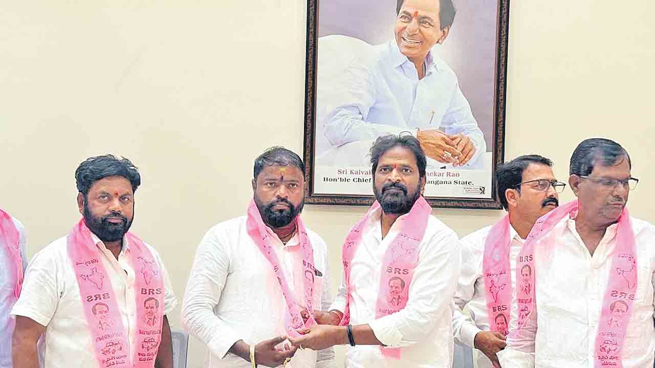 ఆరు గ్యారెంటీలు అమలు చేస్తేనే ఓటు అడగాలి.. ఎర్రబెల్లి పిలుపు