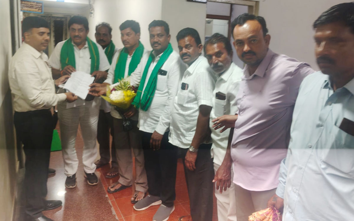 ‘యూరియా యాప్‌తో రైతులకు తిప్పలు’