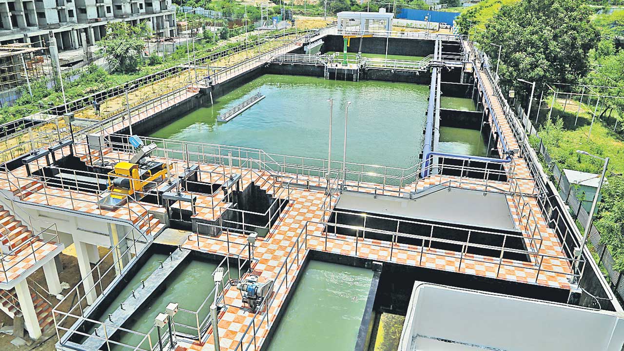 మురుగు.. అస్తవ్యస్తం