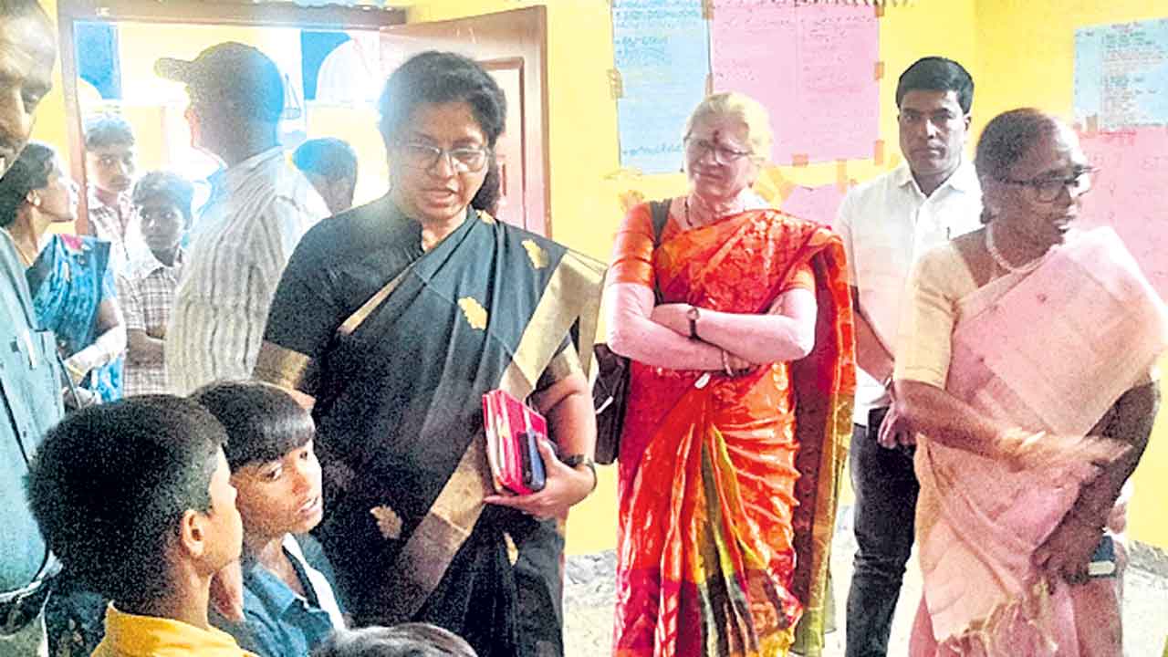 Food poisoning | సర్కార్‌ బడిలో ఫుడ్‌ పాయిజన్‌..మెదక్‌ జిల్లా రామాయంపేటలో ఆరుగురికి అస్వస్థత