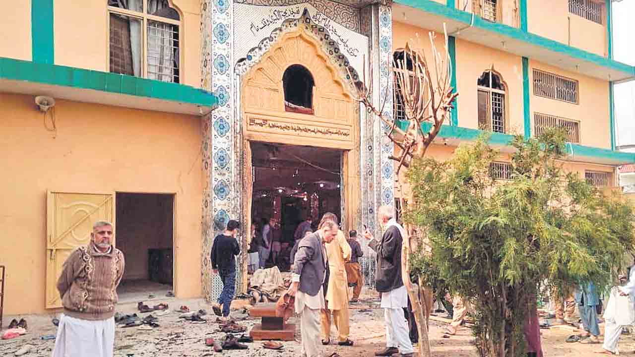 పాక్‌ మసీదులో ఆత్మాహుతి దాడి.. 31 మంది మృతి.. 169 మందికి గాయాలు
