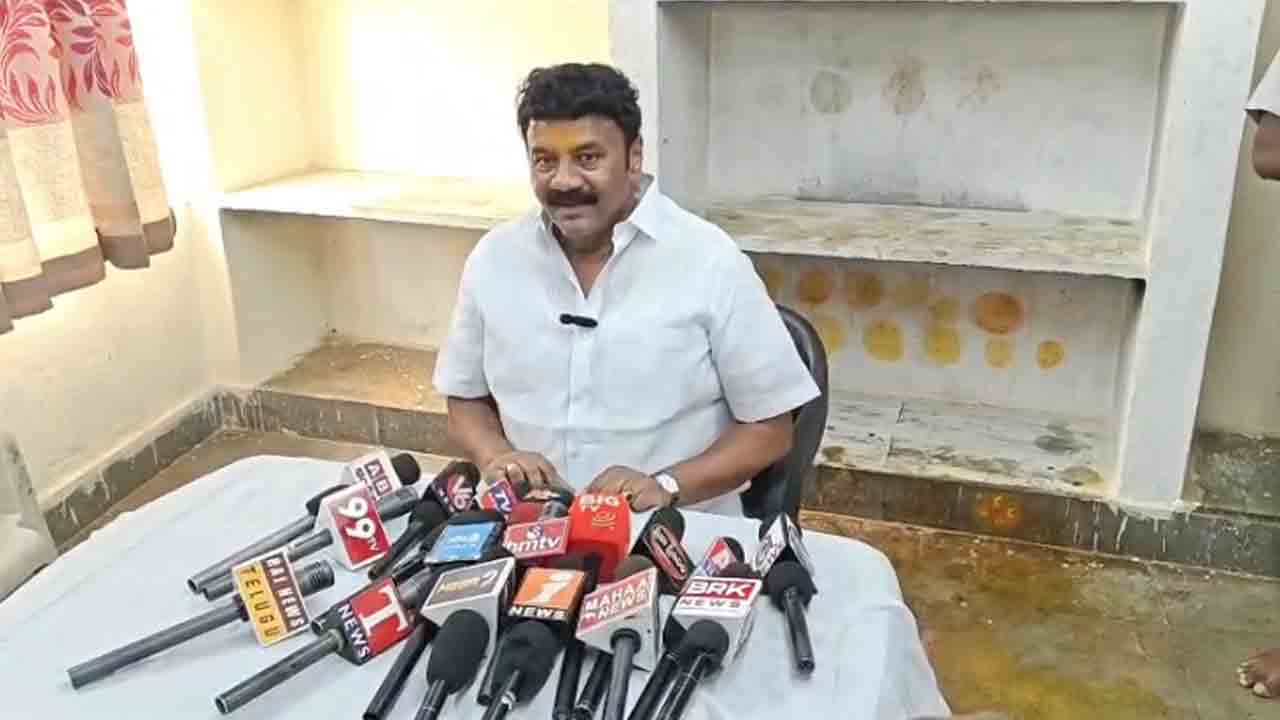 Talasani Srinivas Yadav | వేలల్లో ఉన్న భక్తుల సంఖ్య లక్షలకు చేరింది.. కొమురవెళ్లి మల్లన్న సన్నిథిలో తలసాని శ్రీనివాస్ యాదవ్