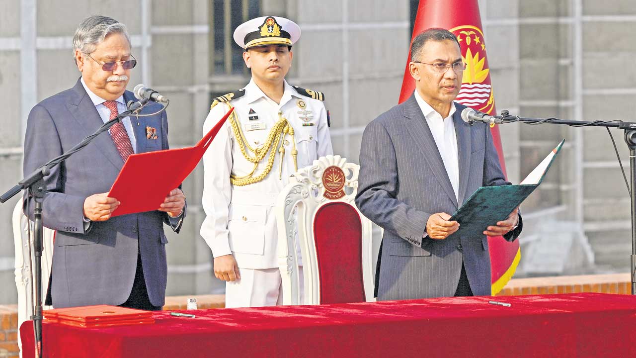 బంగ్లాదేశ్‌ ప్రధానిగా తారిఖ్‌ రహ్మాన్‌ ప్రమాణం