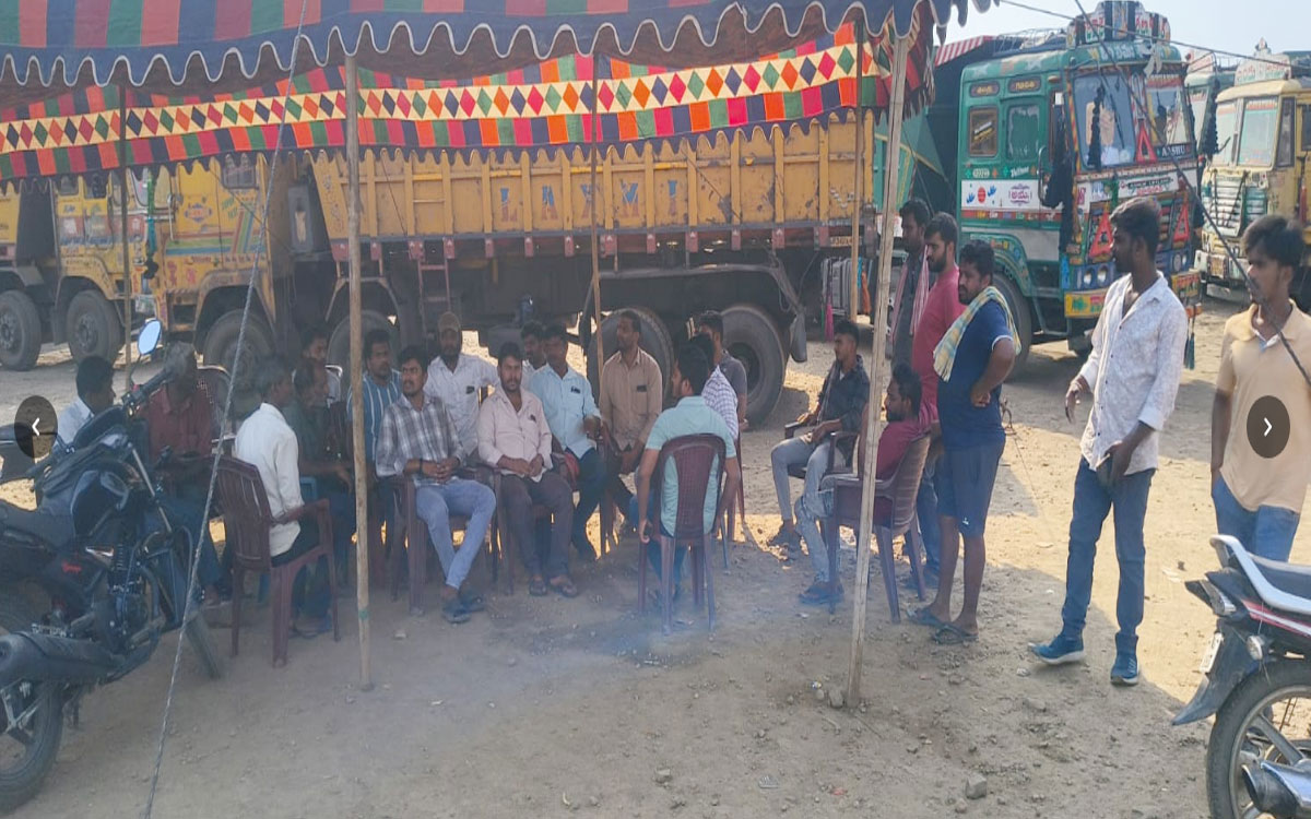 ‘ఆ లారీల‌తో త‌మ‌కు తీవ్ర అన్యాయం’